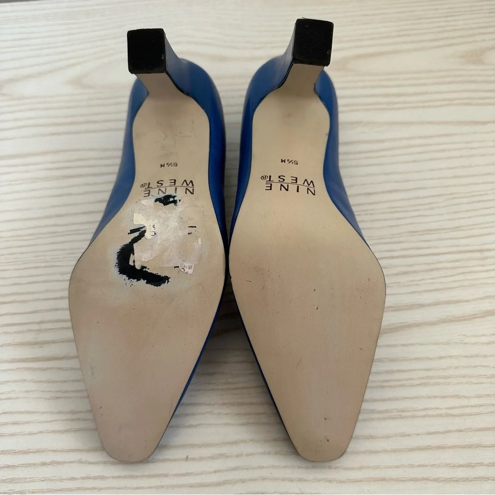 Nine West Vintage 90s Style Closed Toe Slip In Basic Pumps Sky Blue Size 5.5